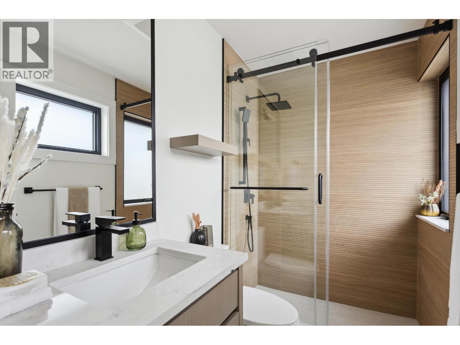 101 1038 DELESTRE AVENUE, Coquitlam