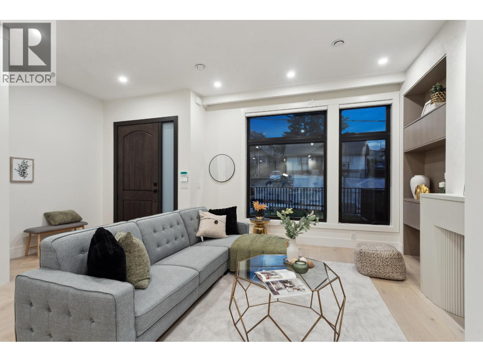 101 1038 DELESTRE AVENUE, Coquitlam