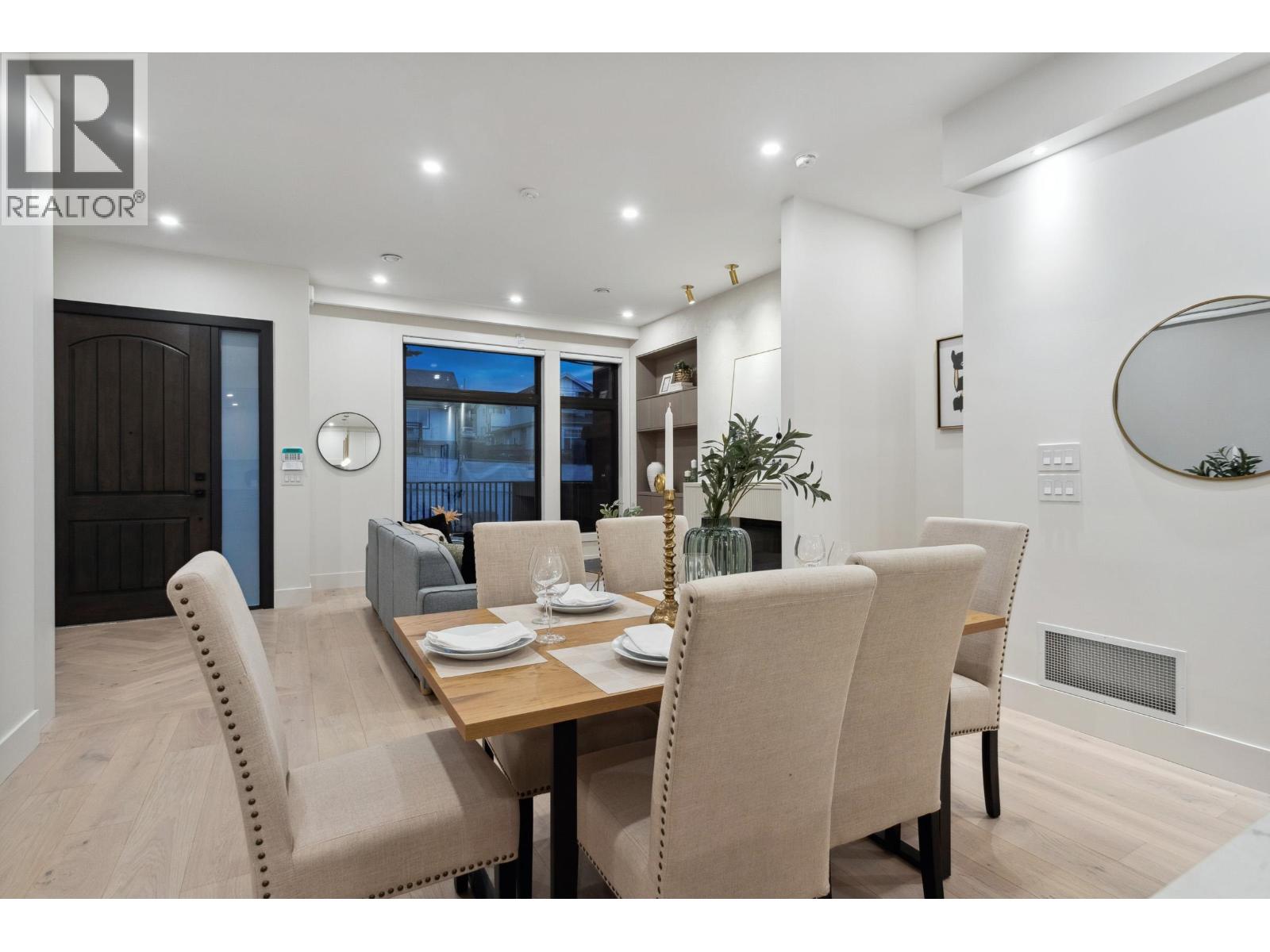 101 1038 DELESTRE AVENUE, Coquitlam