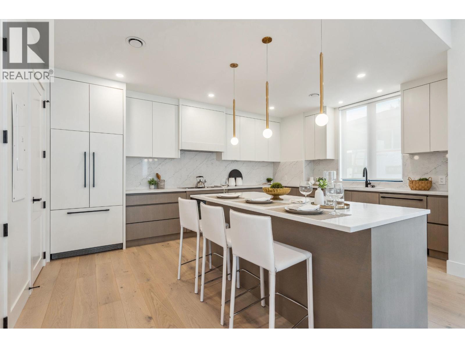 101 1038 DELESTRE AVENUE, Coquitlam