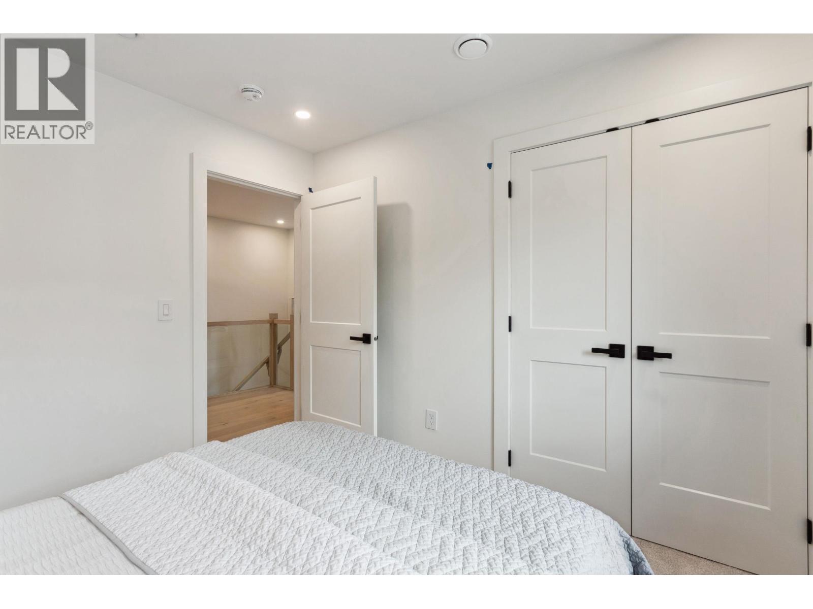 101 1038 DELESTRE AVENUE, Coquitlam