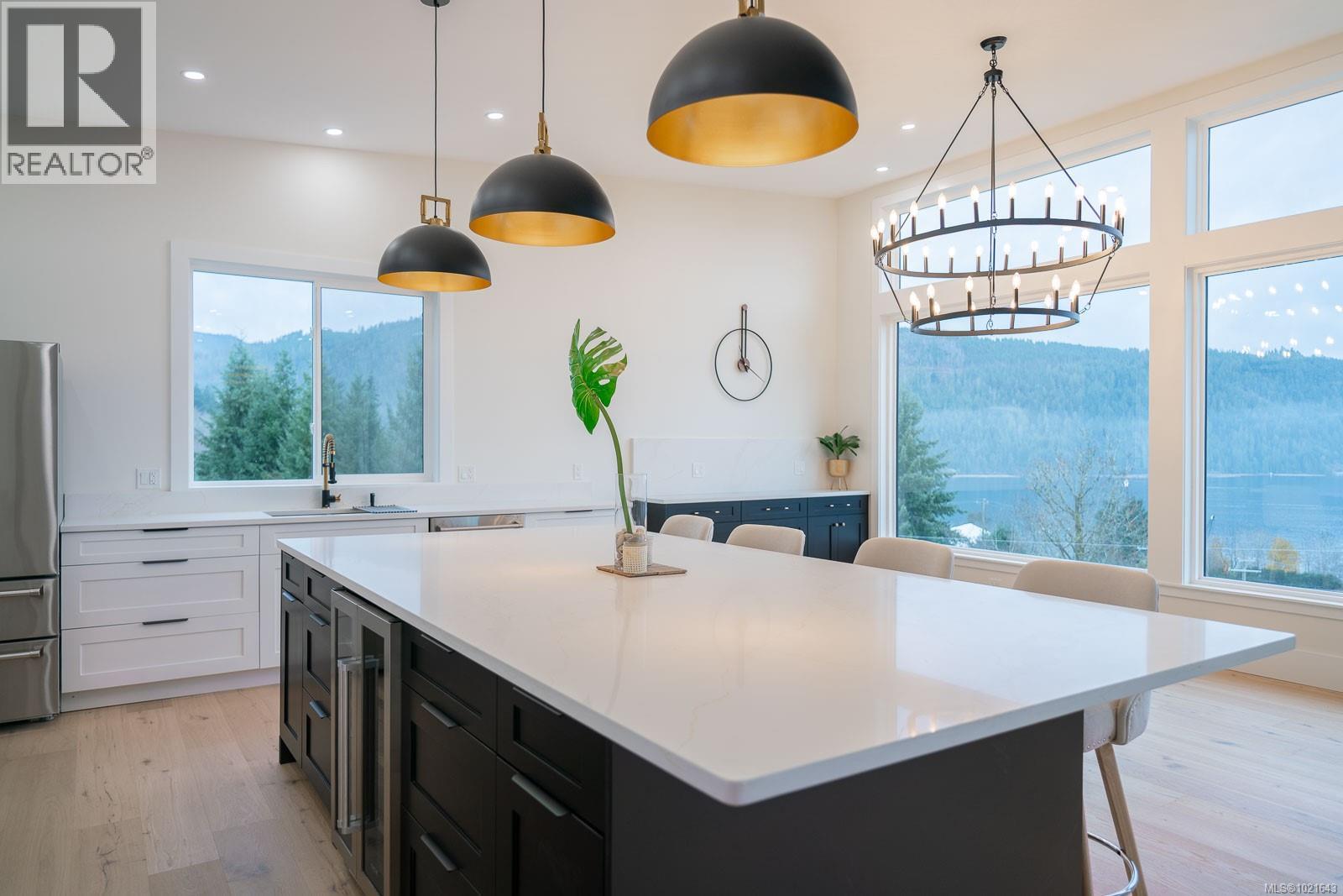 2195 Mallory Dr, Port Alberni