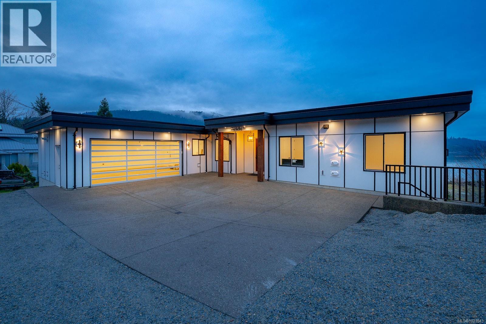 2195 Mallory Dr, Port Alberni