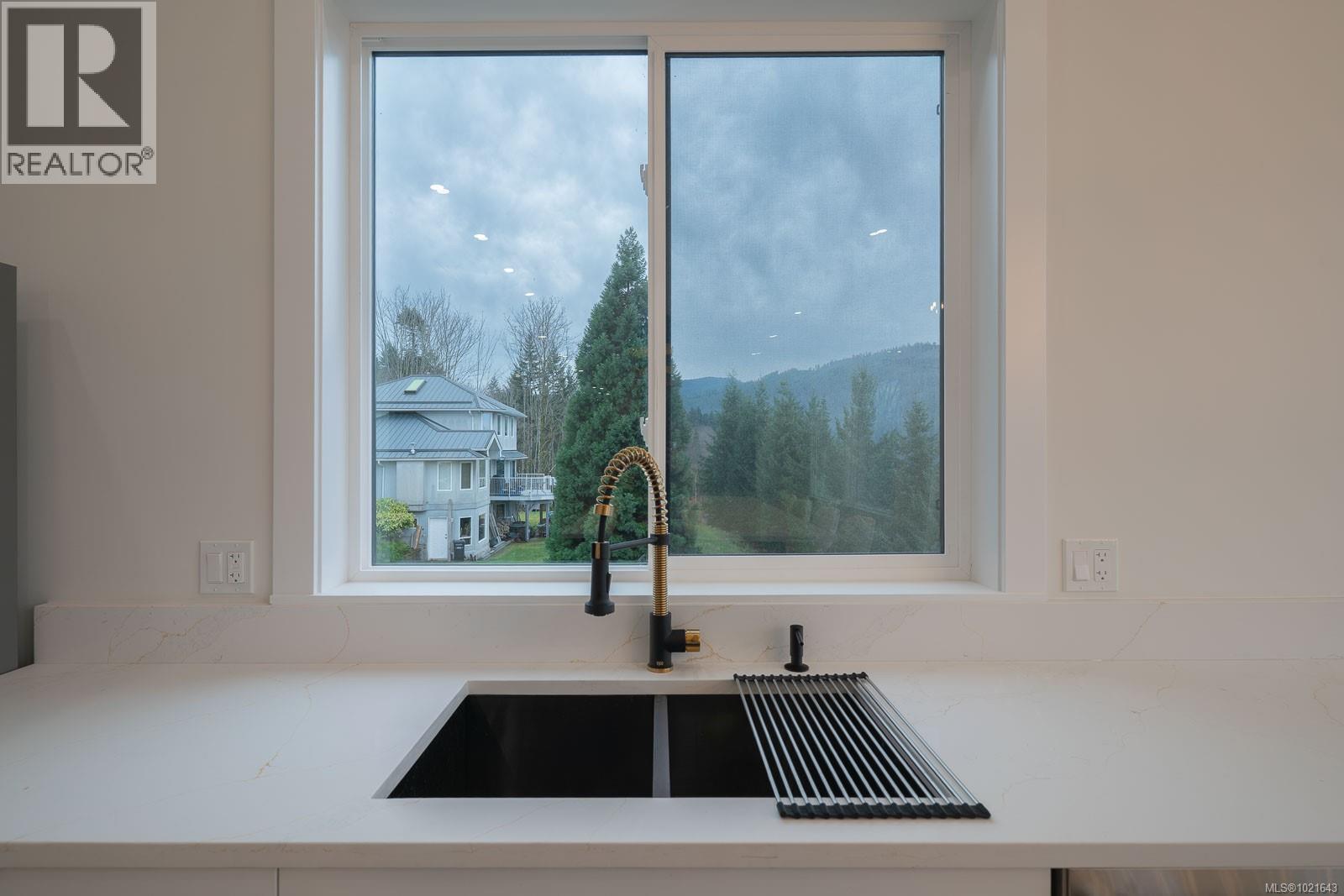 2195 Mallory Dr, Port Alberni