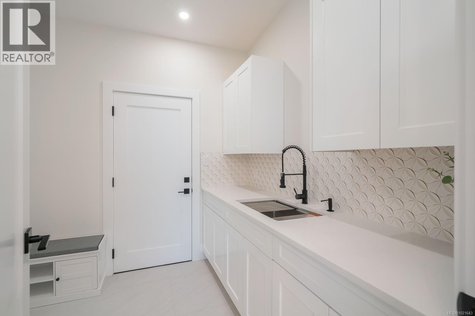 2195 Mallory Dr, Port Alberni