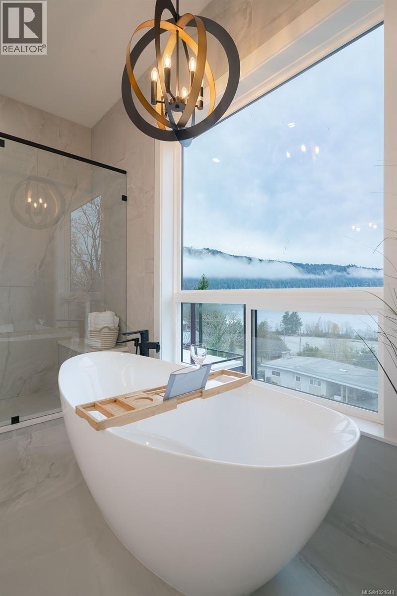 2195 Mallory Dr, Port Alberni