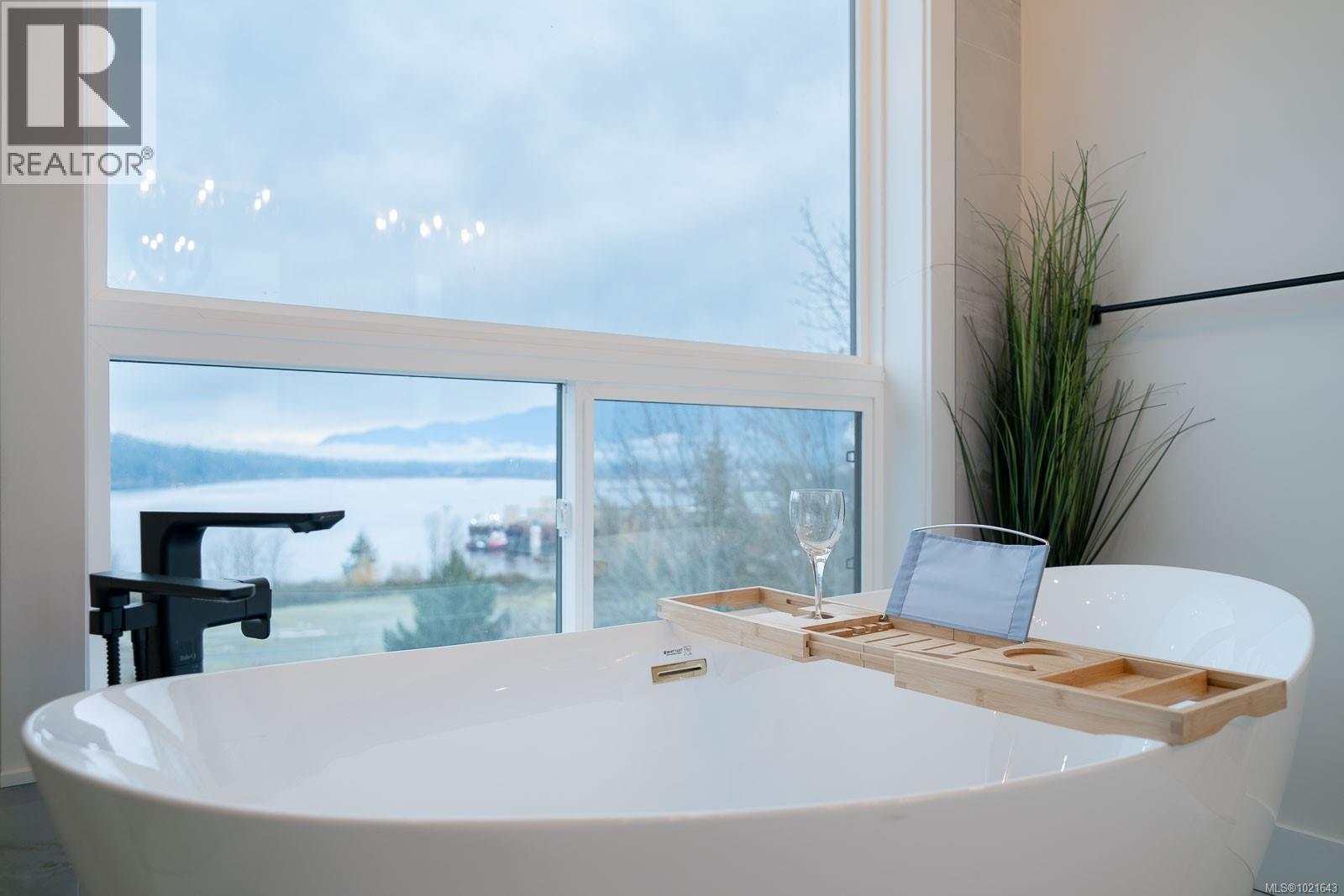 2195 Mallory Dr, Port Alberni