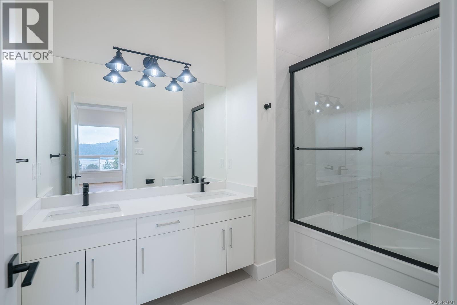 2195 Mallory Dr, Port Alberni