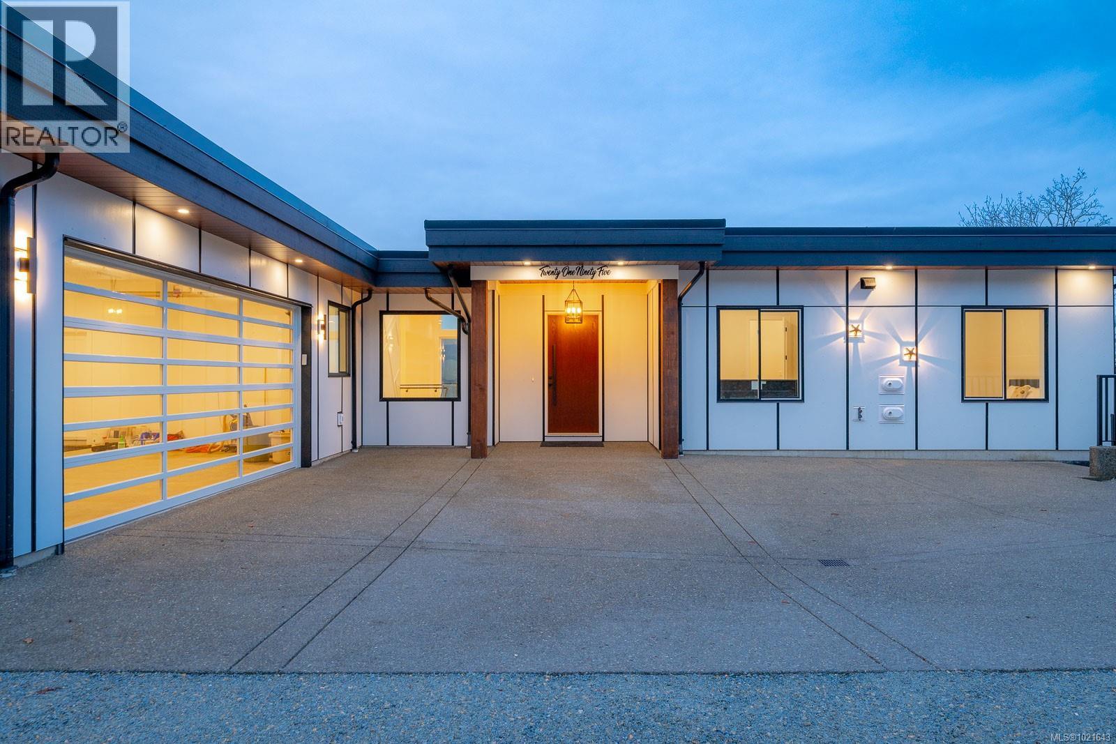 2195 Mallory Dr, Port Alberni