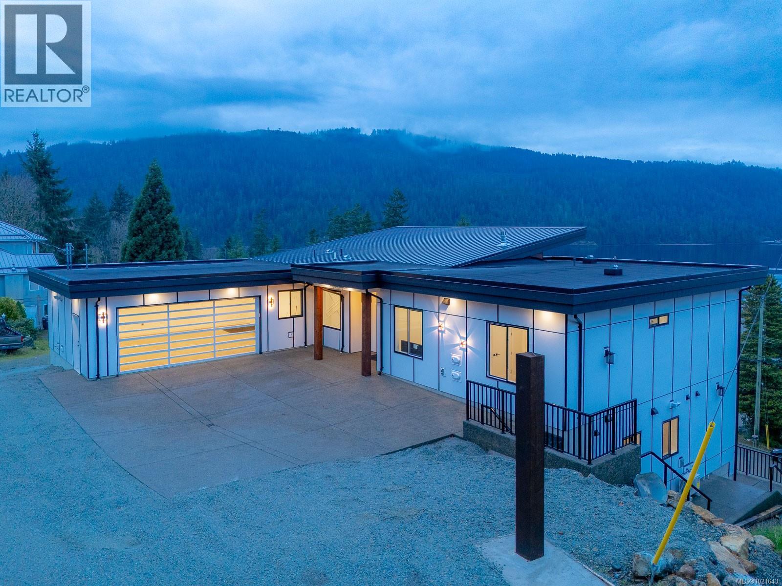 2195 Mallory Dr, Port Alberni