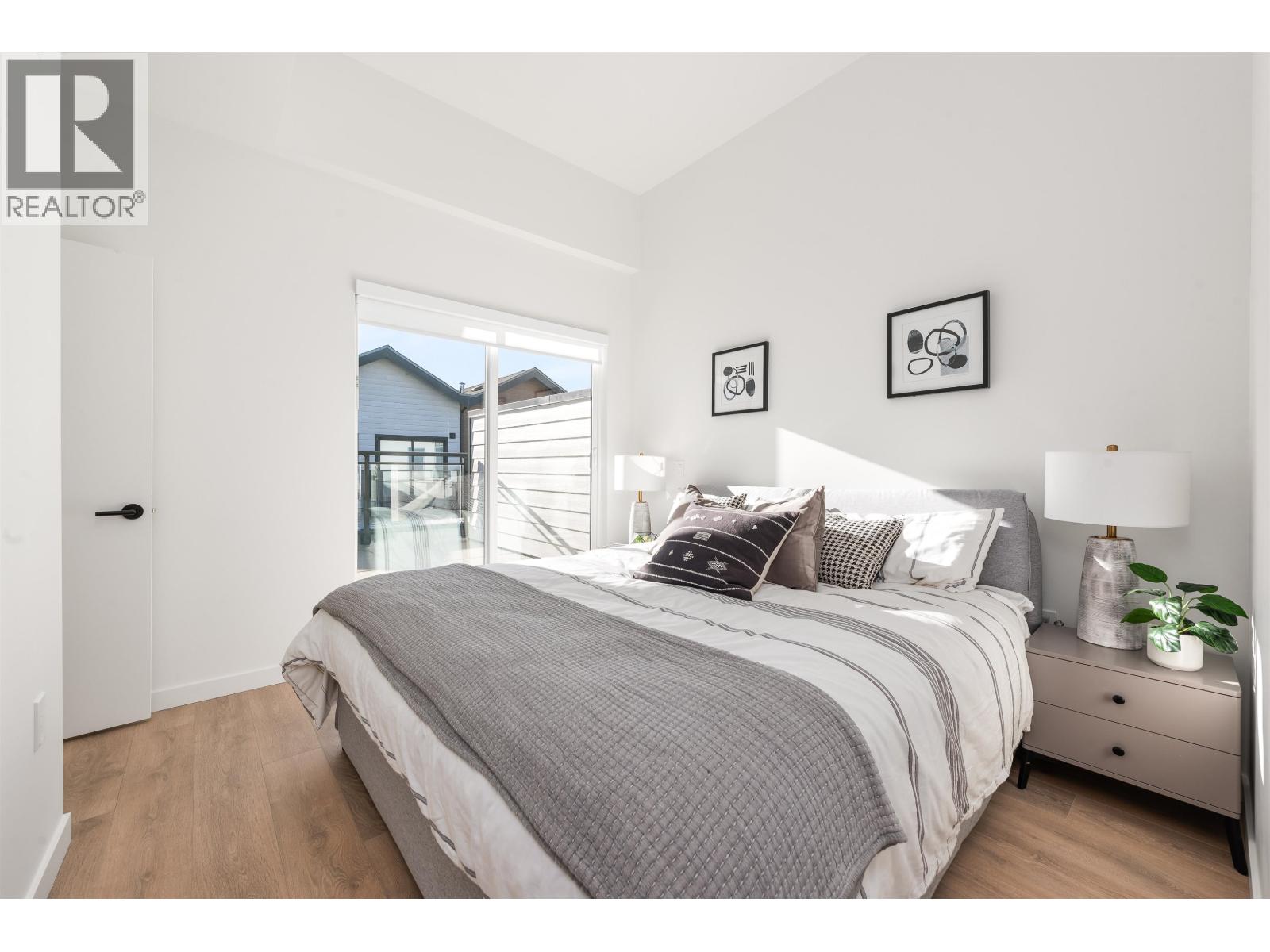 135 535 E 2ND STREET, North Vancouver