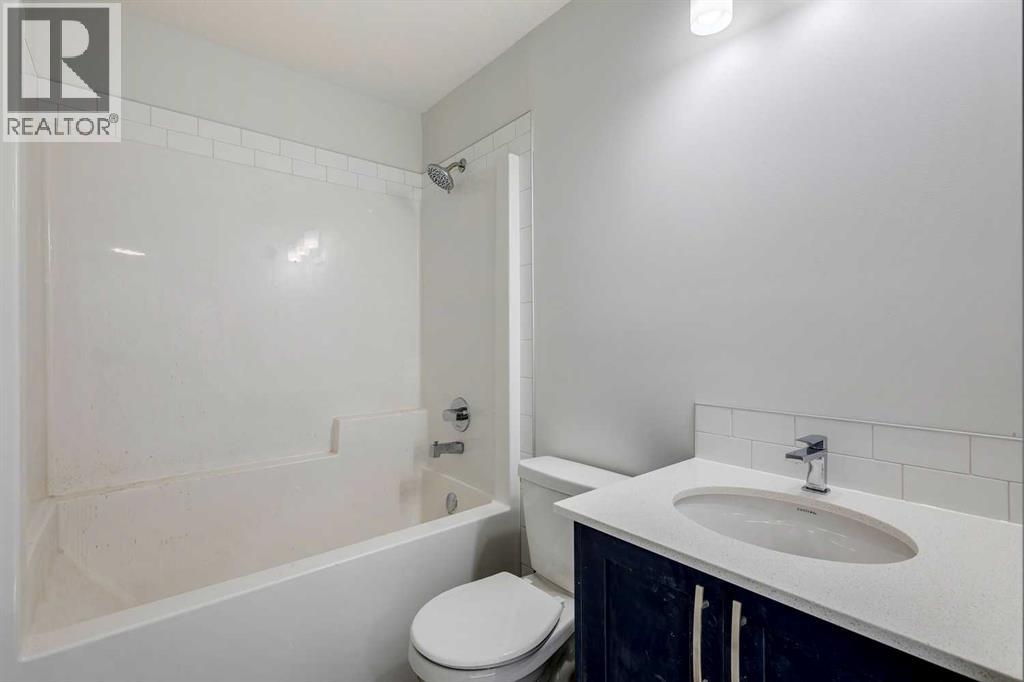 Single Family House for Sale in  Marmot Green NW Glacier Ridge Calgary 