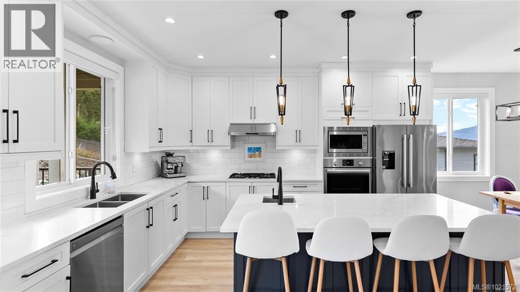 6290 Highwood Dr, Duncan