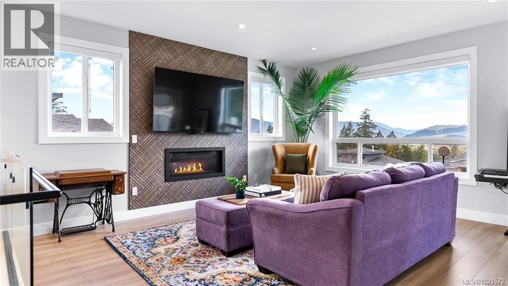 6290 Highwood Dr, Duncan