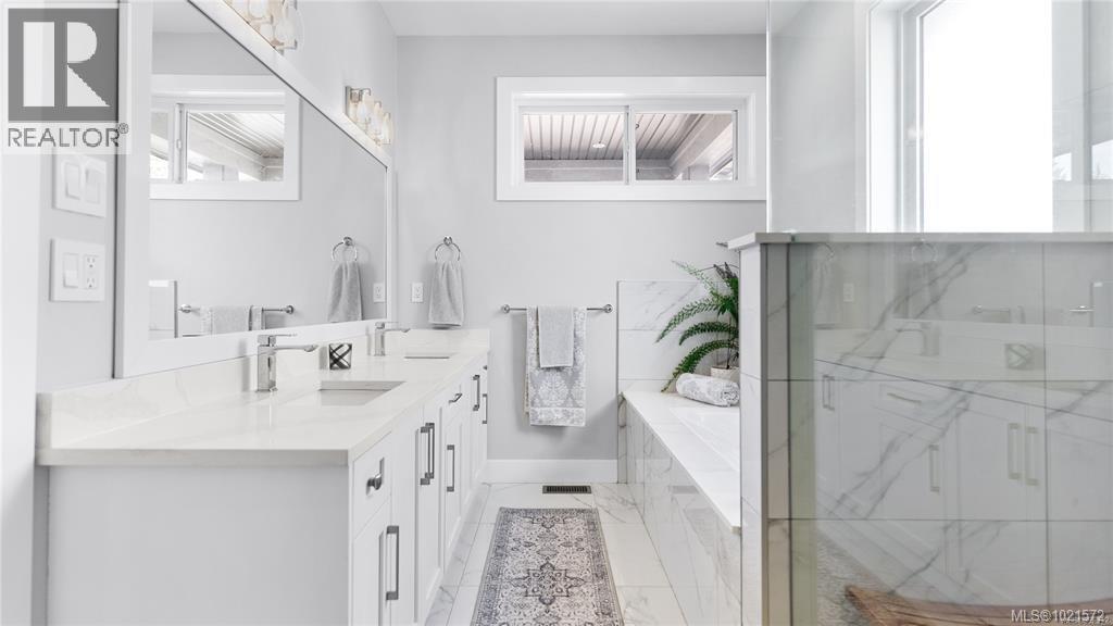 6290 Highwood Dr, Duncan