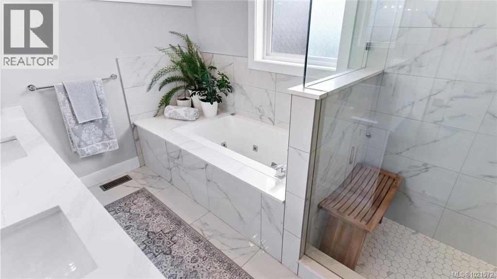 6290 Highwood Dr, Duncan