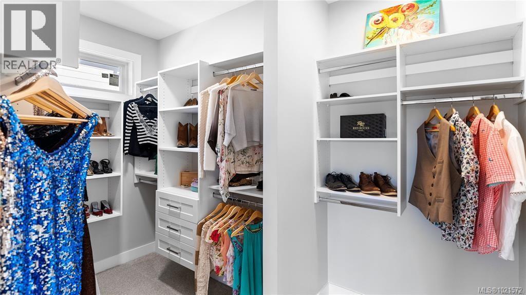 6290 Highwood Dr, Duncan