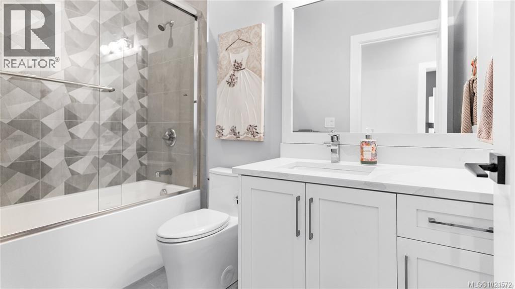 6290 Highwood Dr, Duncan