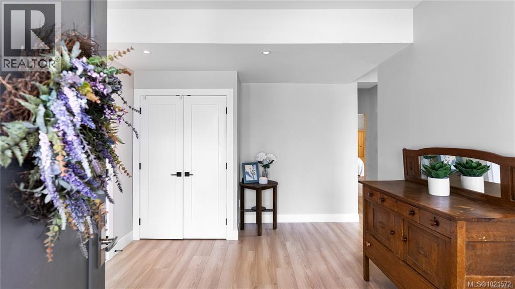 6290 Highwood Dr, Duncan