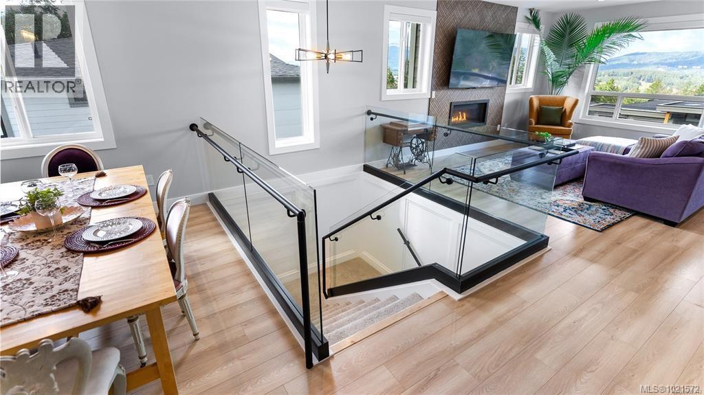 6290 Highwood Dr, Duncan