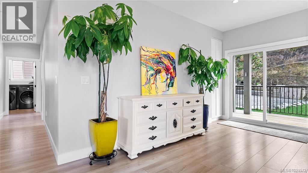 6290 Highwood Dr, Duncan