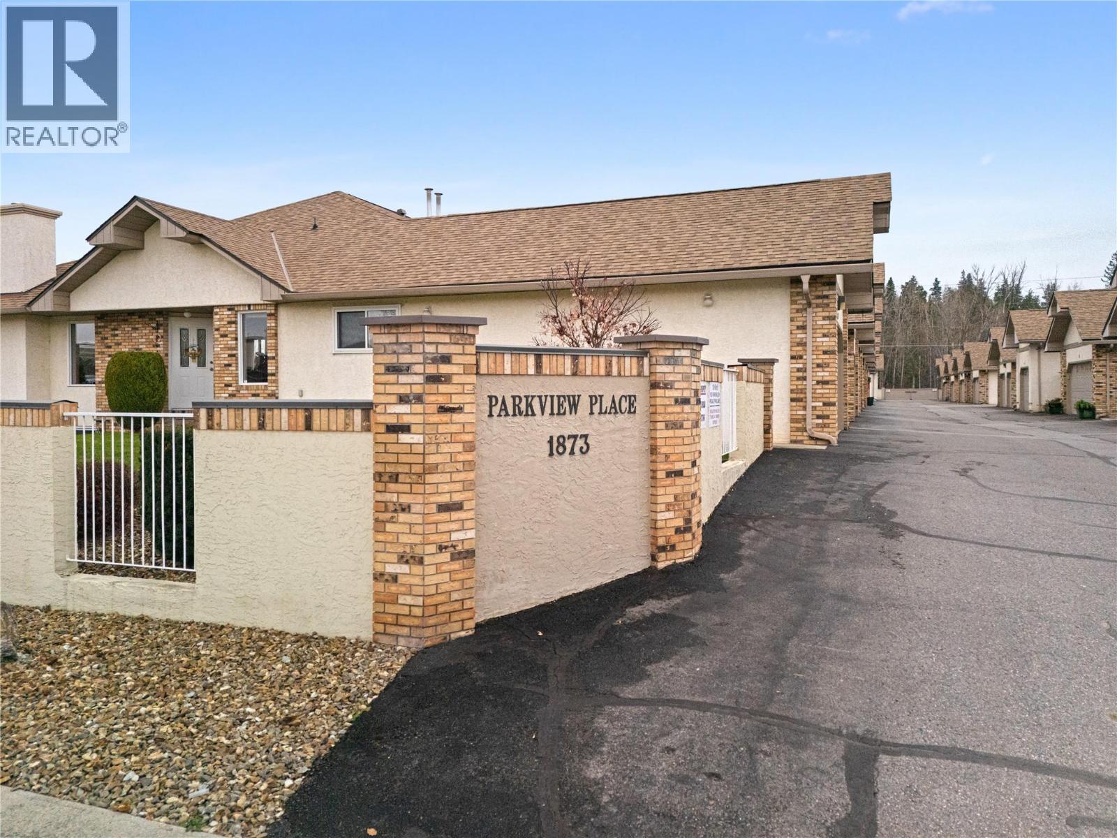 3 1873 Parkview Crescent, Kelowna