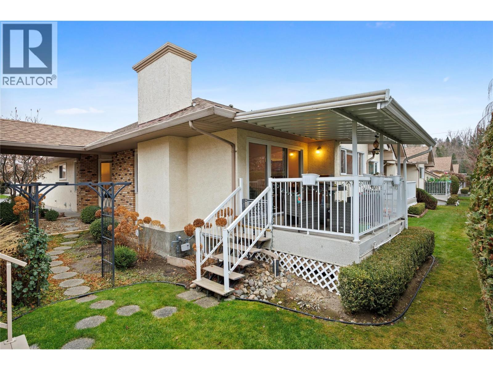 3 1873 Parkview Crescent, Kelowna