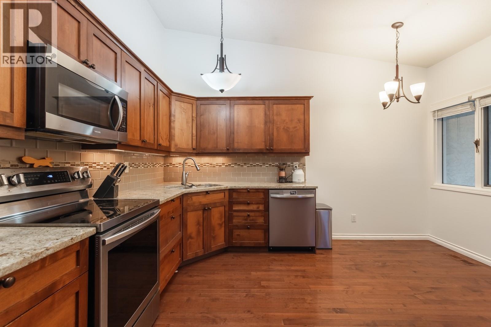 3 1873 Parkview Crescent, Kelowna