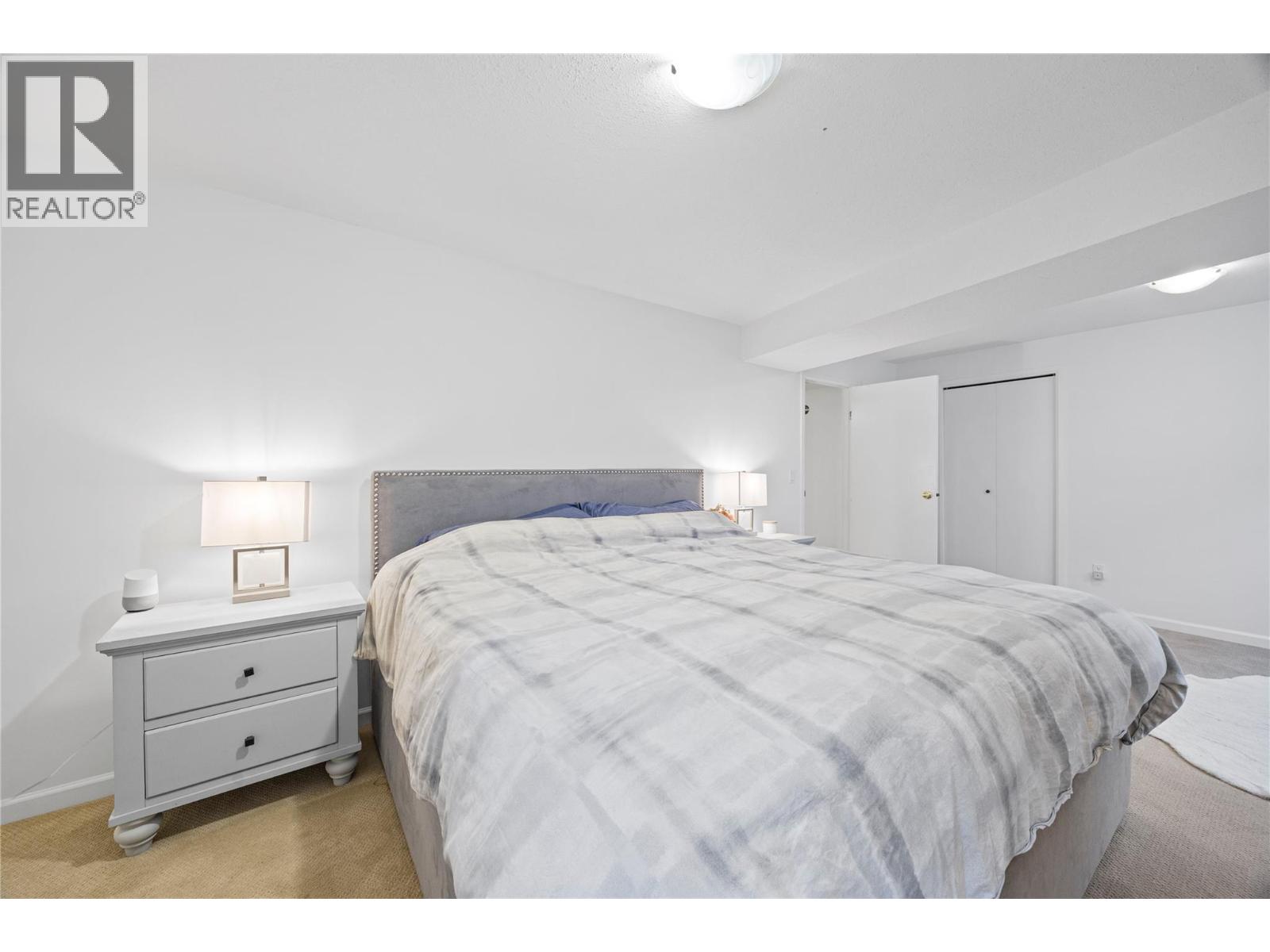 3 1873 Parkview Crescent, Kelowna