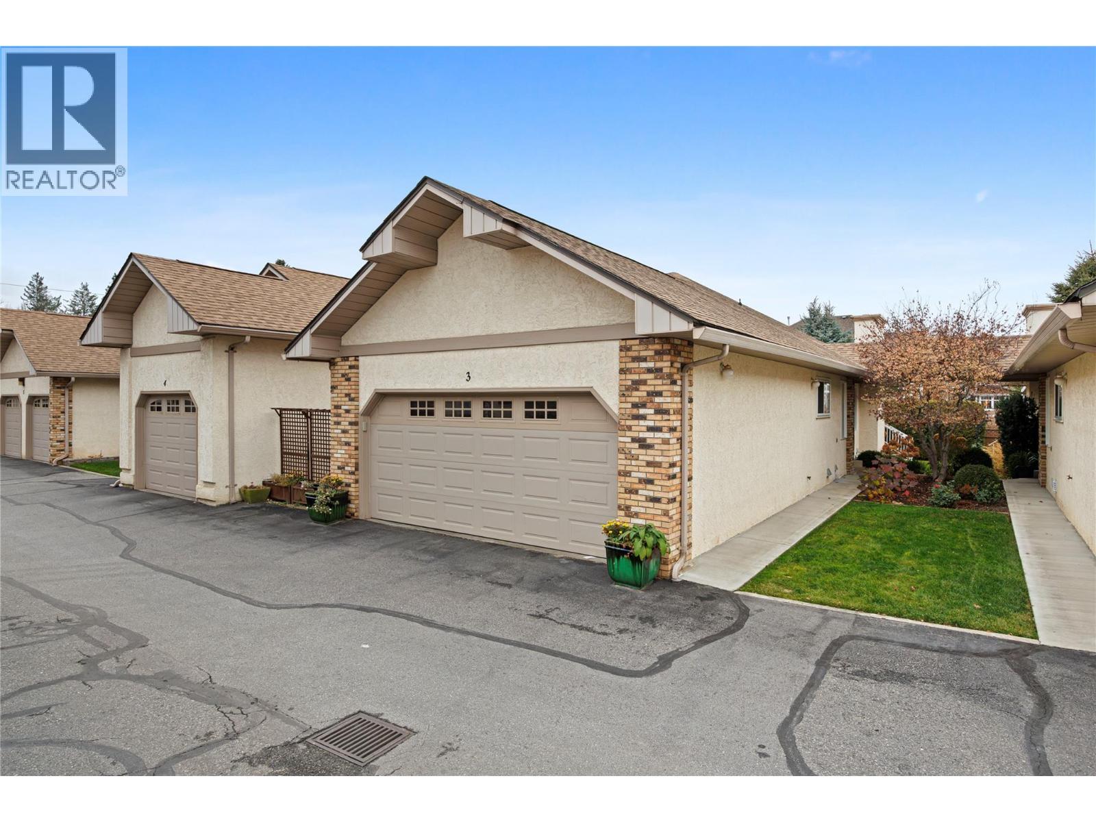 3 1873 Parkview Crescent, Kelowna