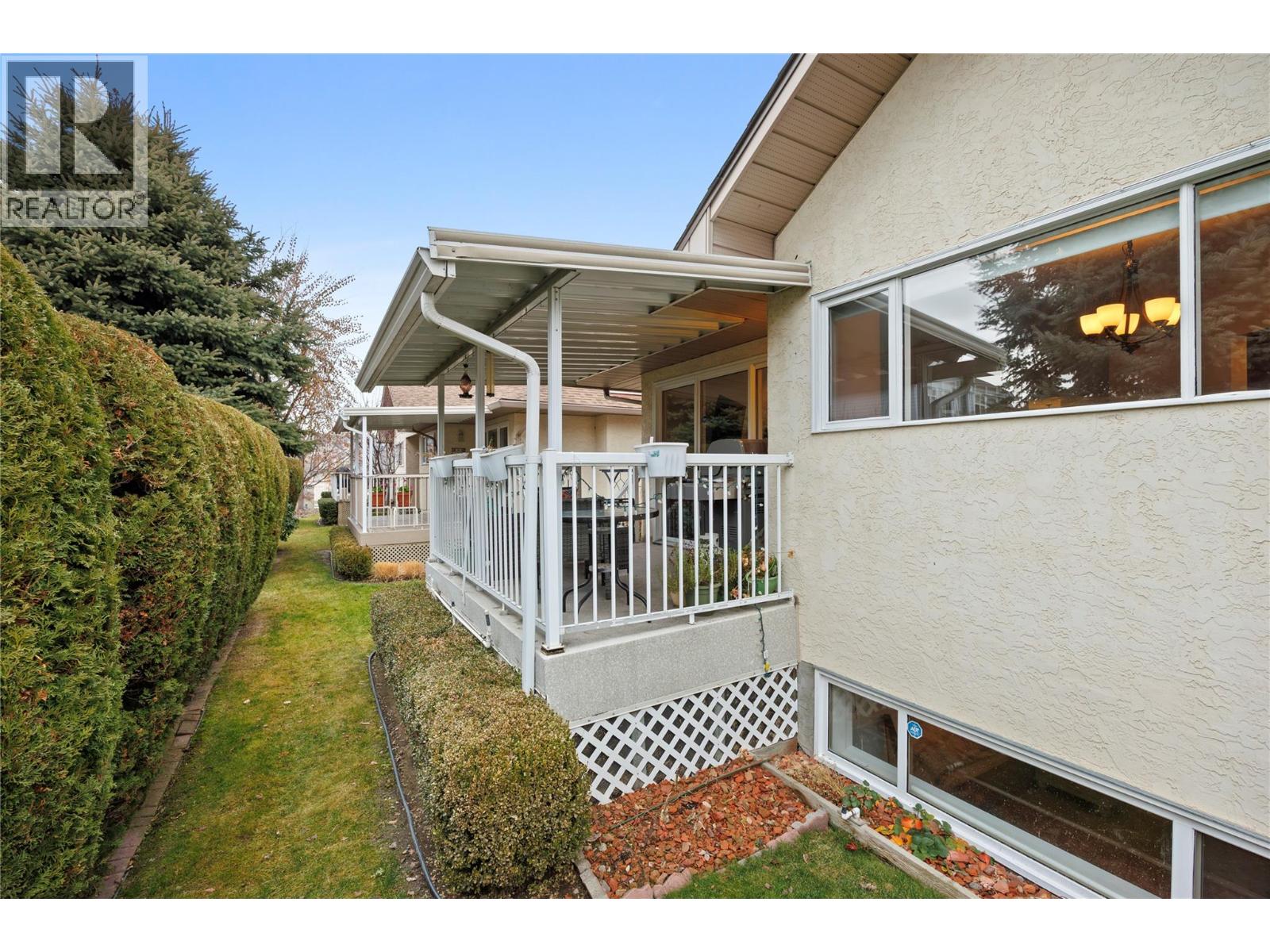 3 1873 Parkview Crescent, Kelowna