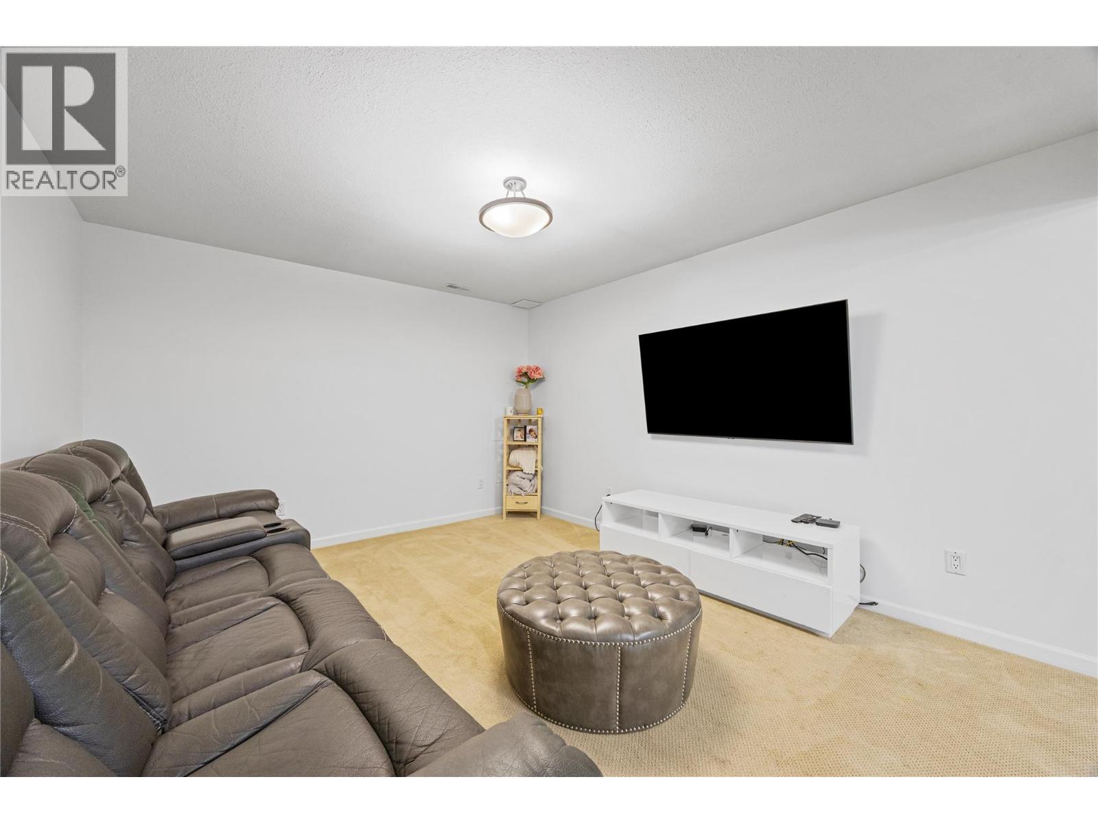 3 1873 Parkview Crescent, Kelowna