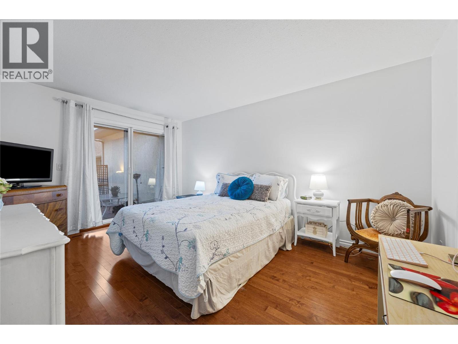 3 1873 Parkview Crescent, Kelowna