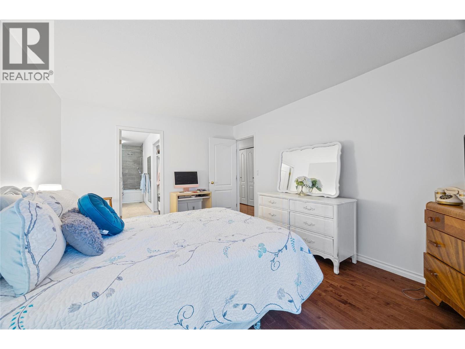 3 1873 Parkview Crescent, Kelowna