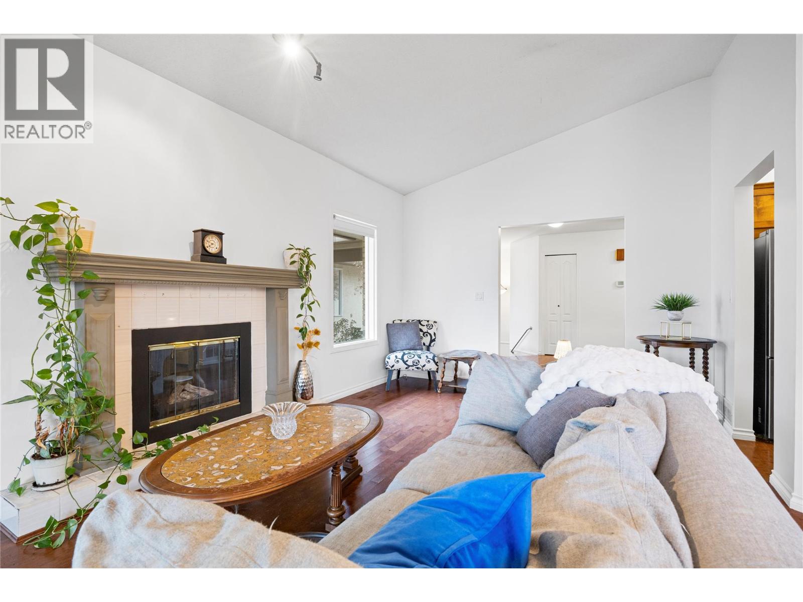 3 1873 Parkview Crescent, Kelowna