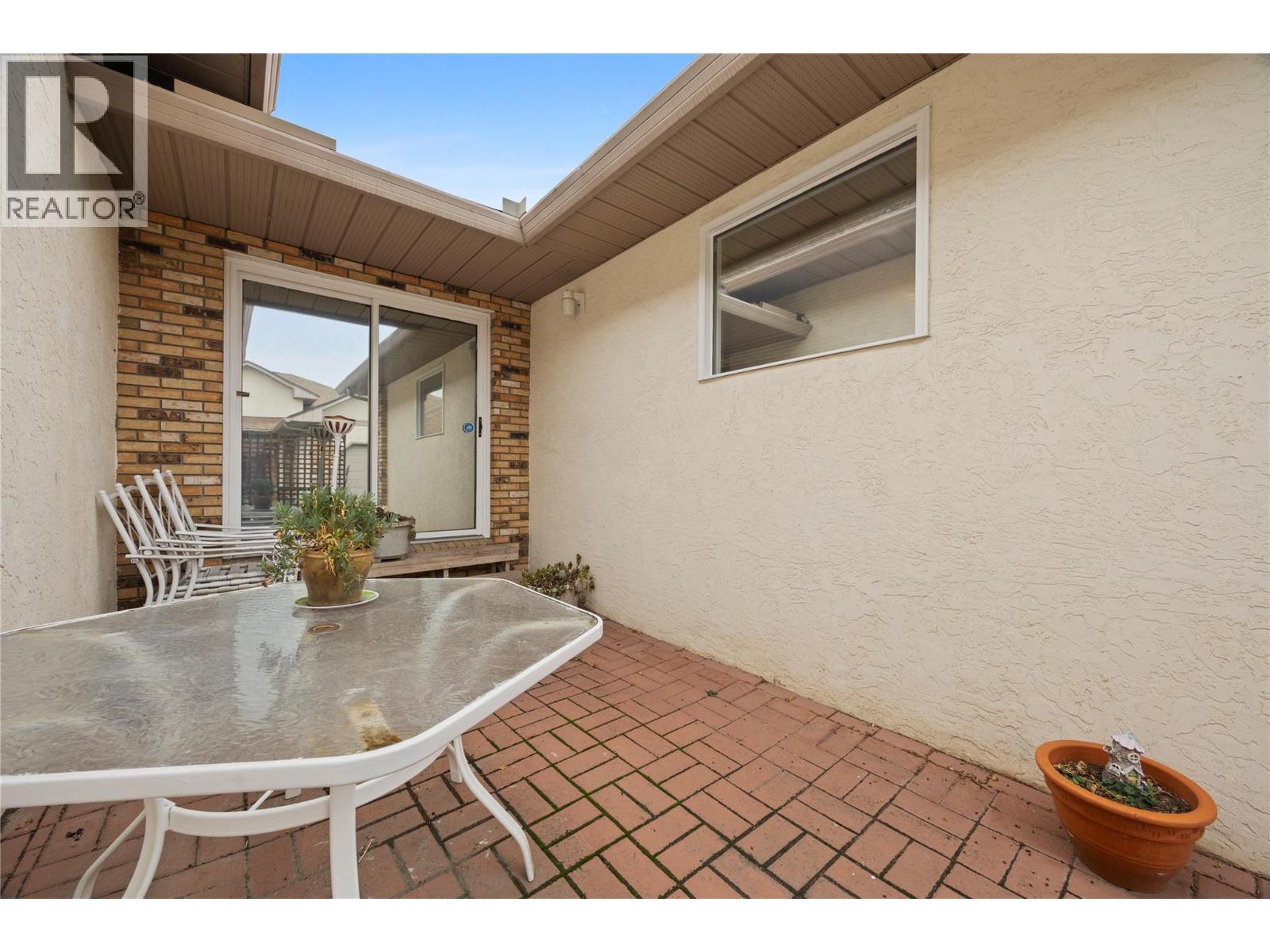 3 1873 Parkview Crescent, Kelowna