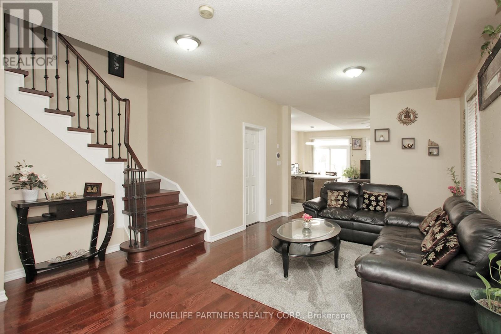 40 NATHANIEL CRESCENT - 2