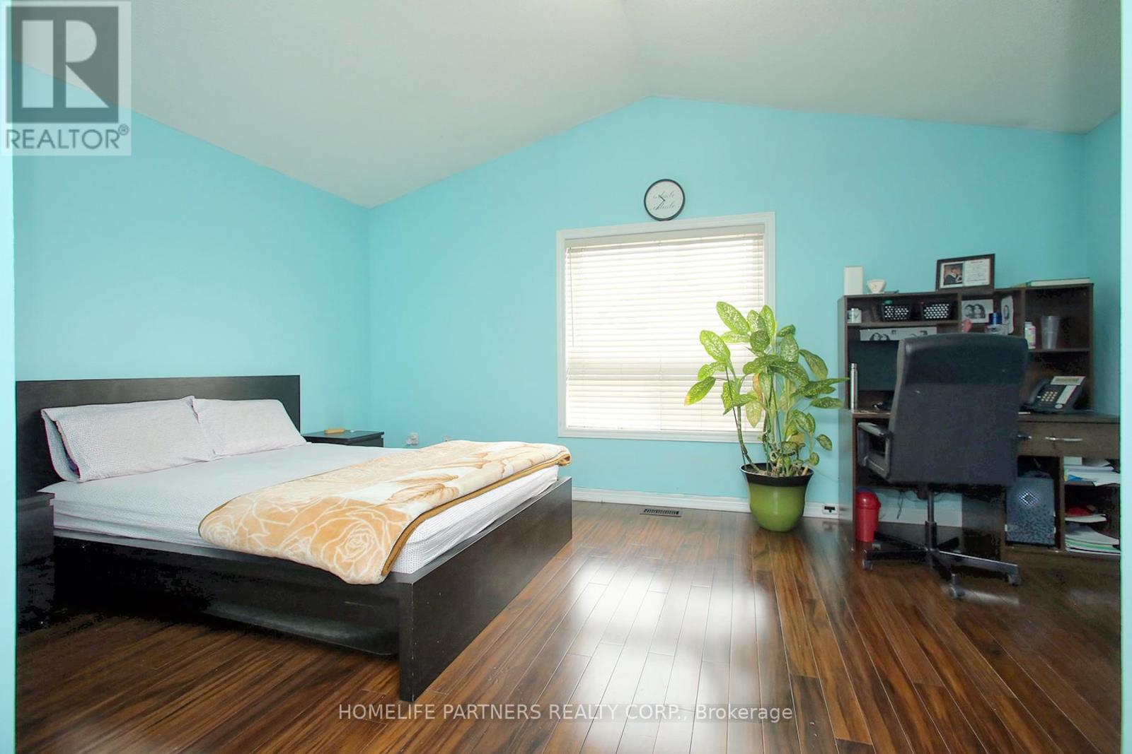 40 NATHANIEL CRESCENT - 5