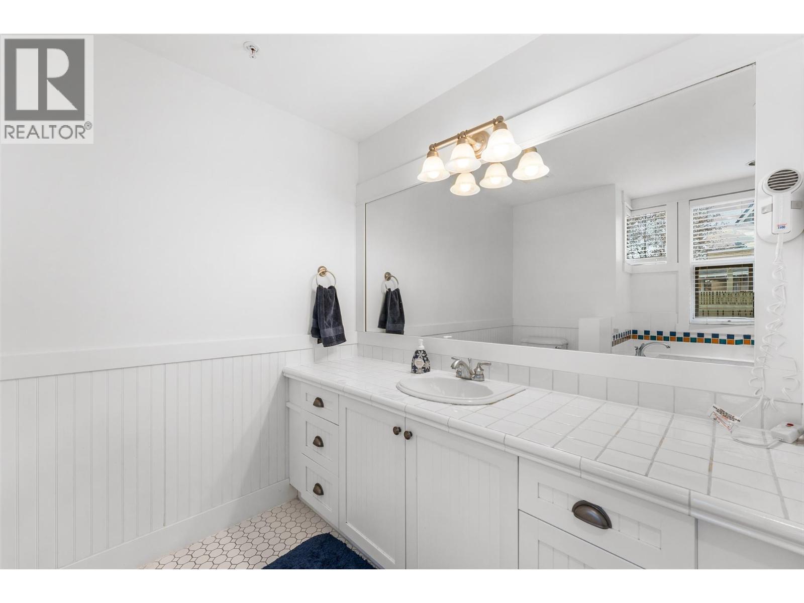 325 3880 Truswell Road, Kelowna