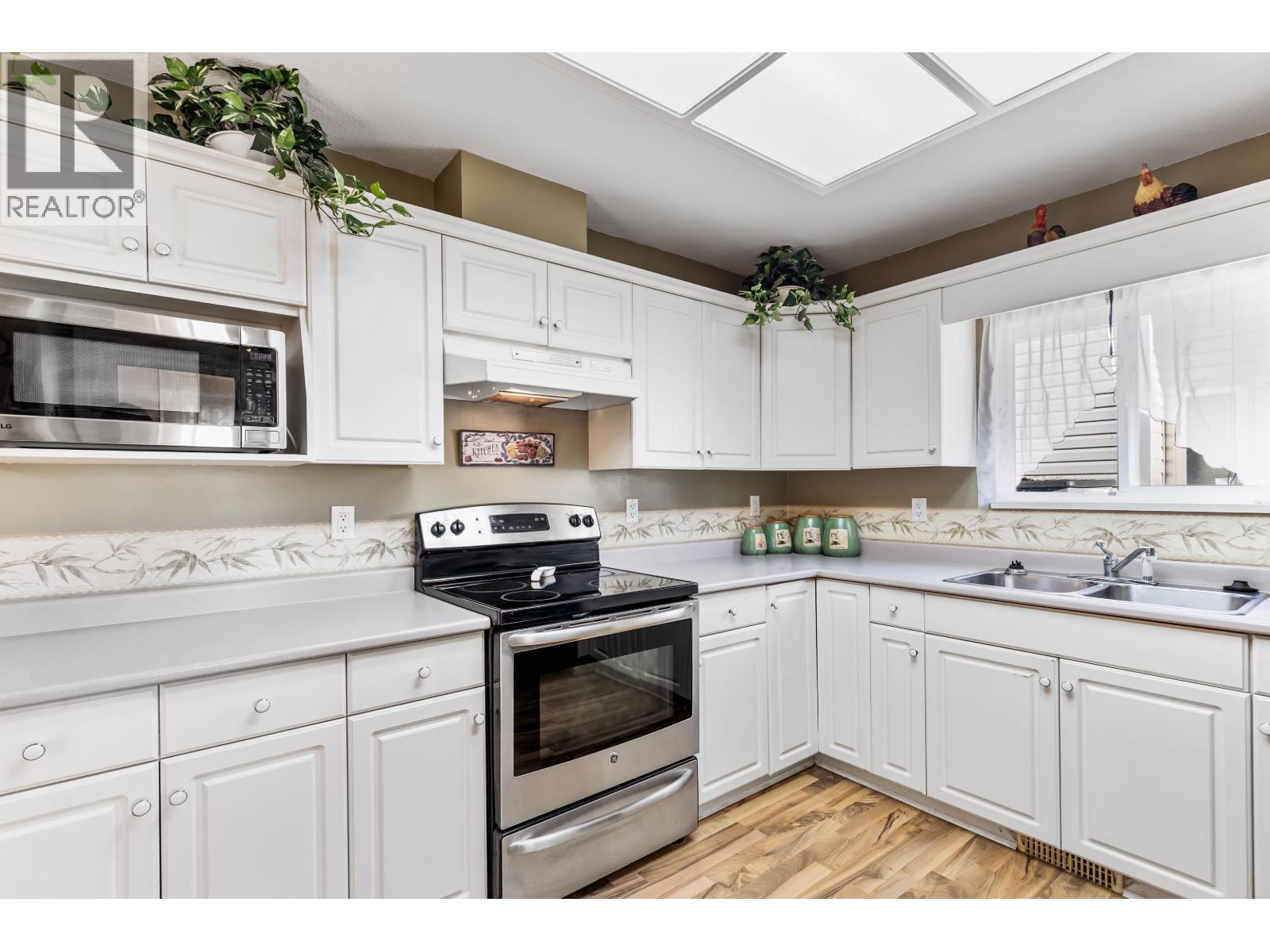 939 RIVERSIDE DRIVE, Port Coquitlam