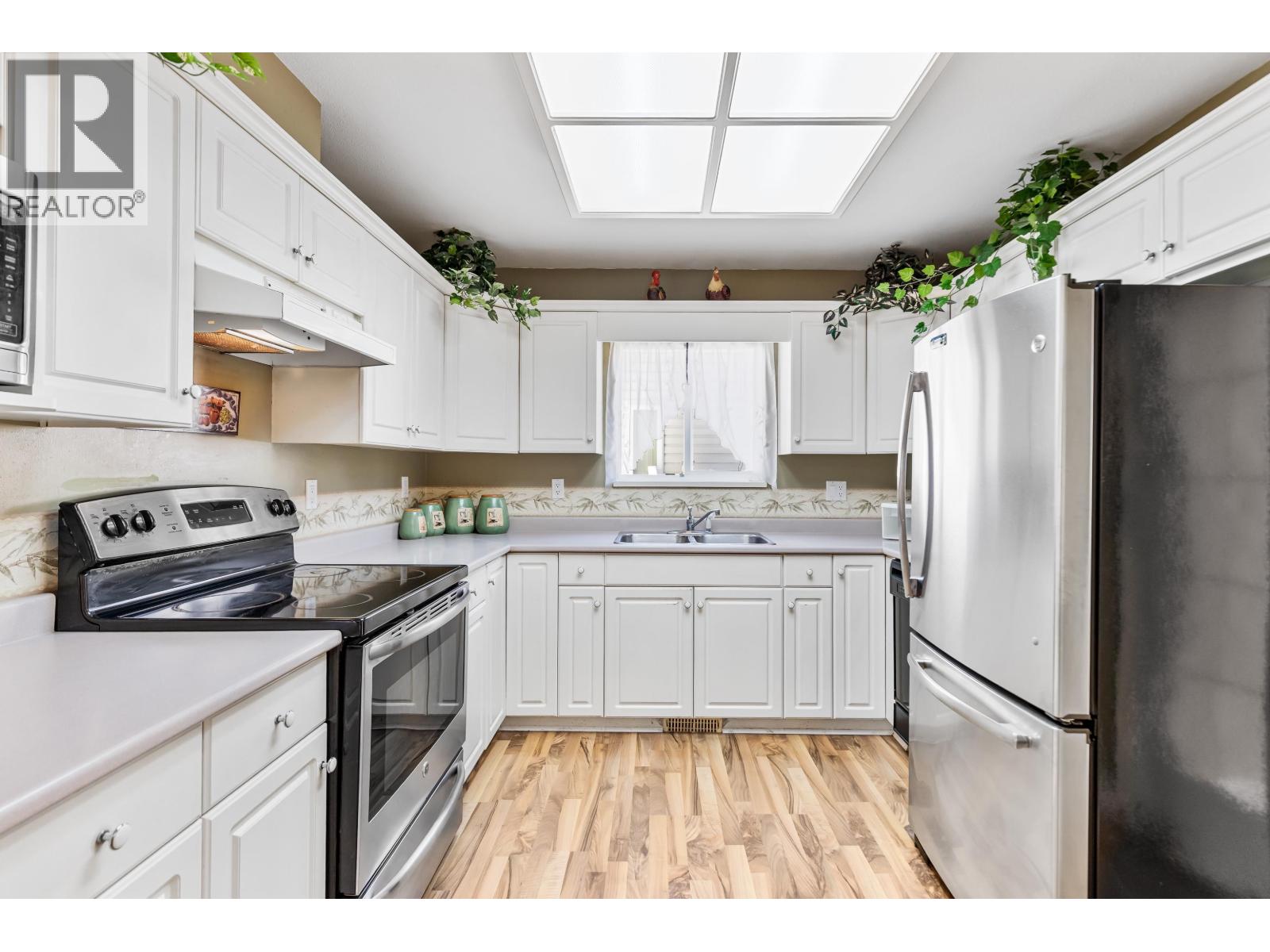 939 RIVERSIDE DRIVE, Port Coquitlam