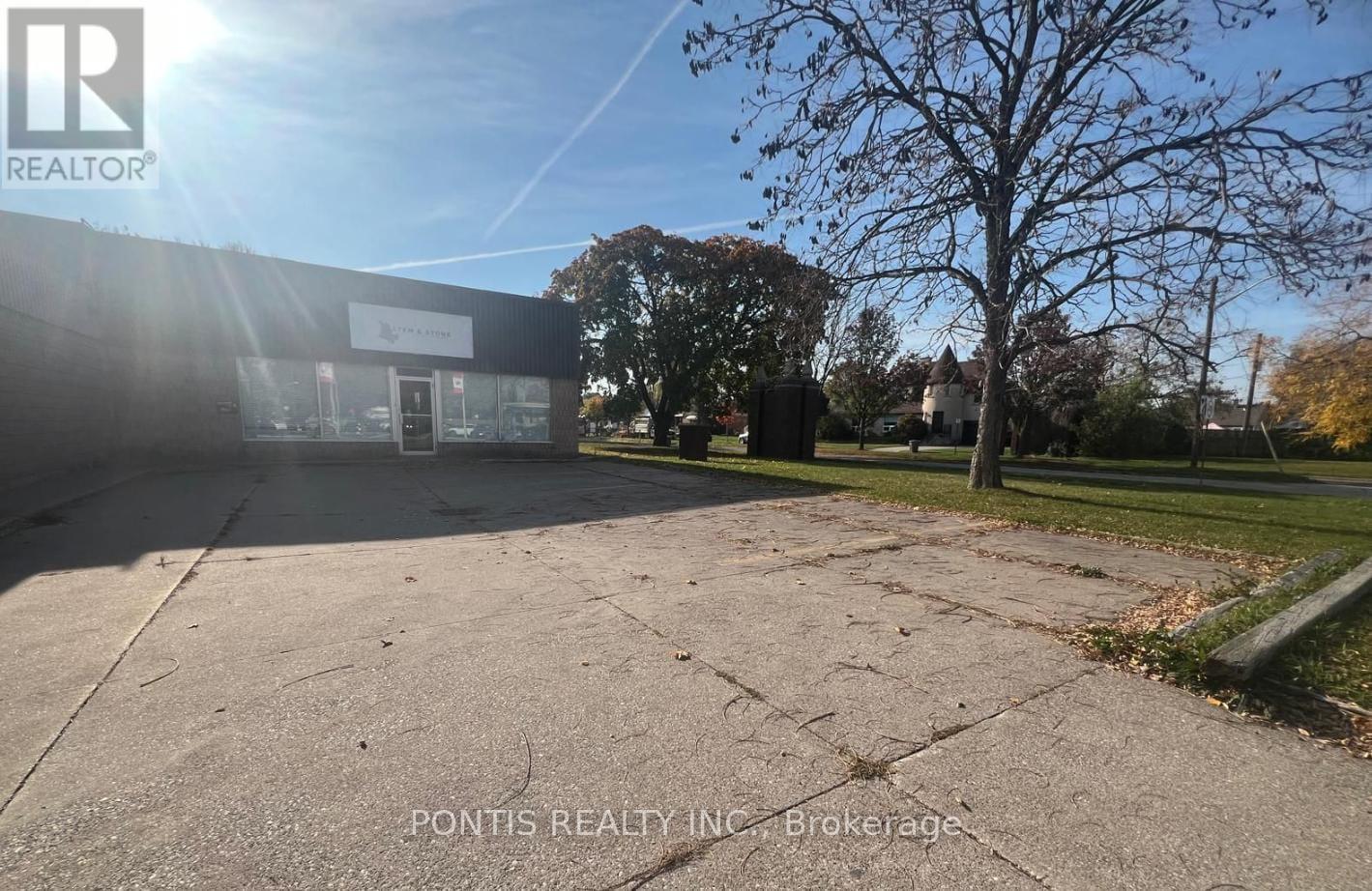 4255 4265-4275 TECUMSEH ROAD E