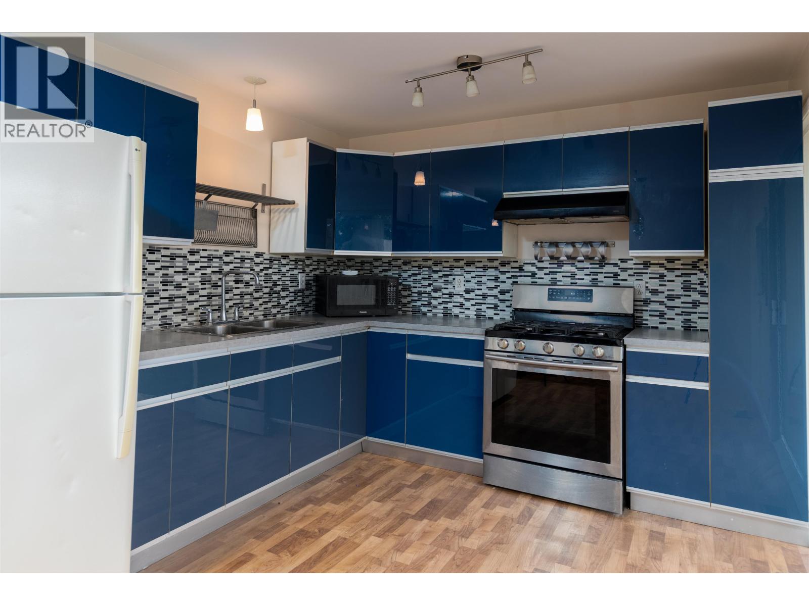 4821 PARK Avenue, Terrace