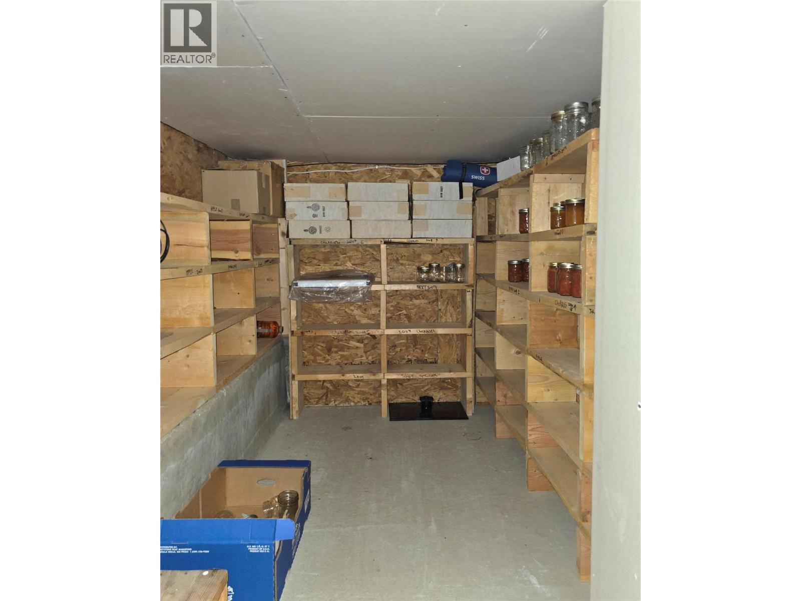 #14 8758 HOLDING ROAD - 32