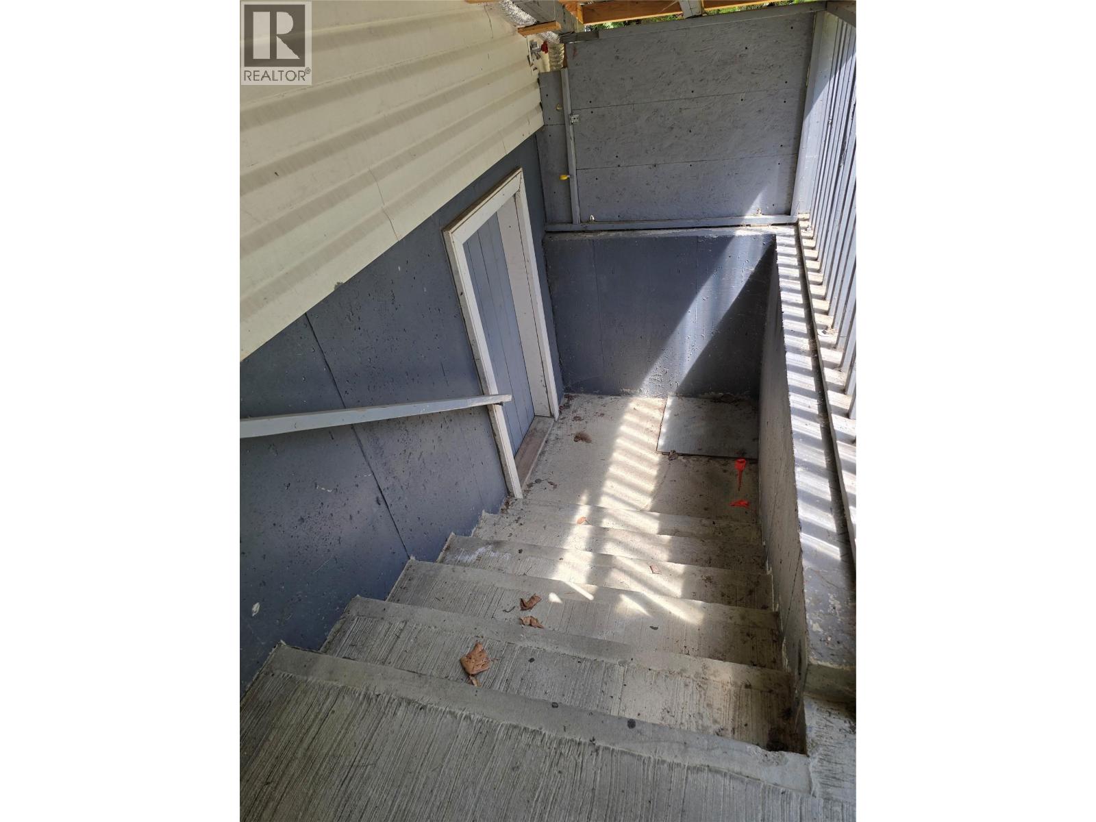 #14 8758 HOLDING ROAD - 28