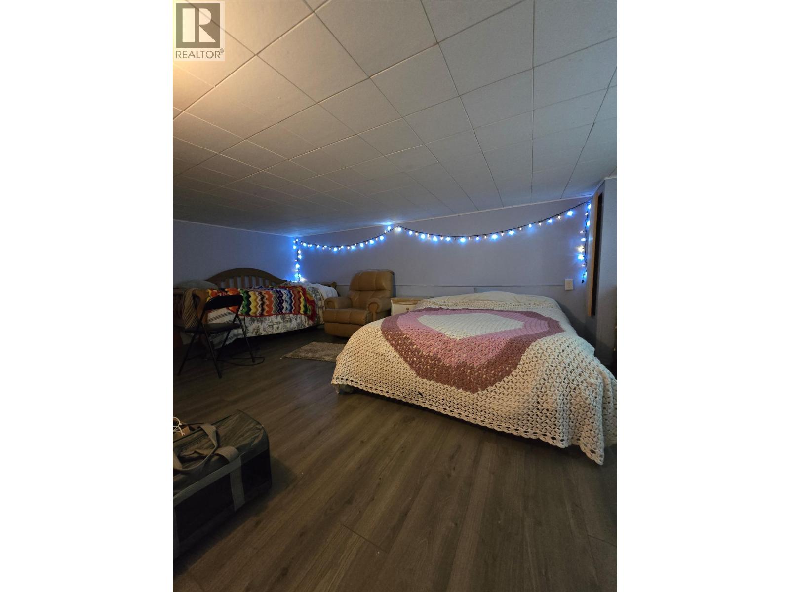 #14 8758 HOLDING ROAD - 33