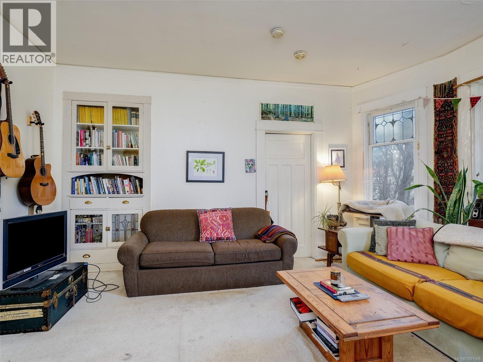 1015 Empress Ave, Victoria