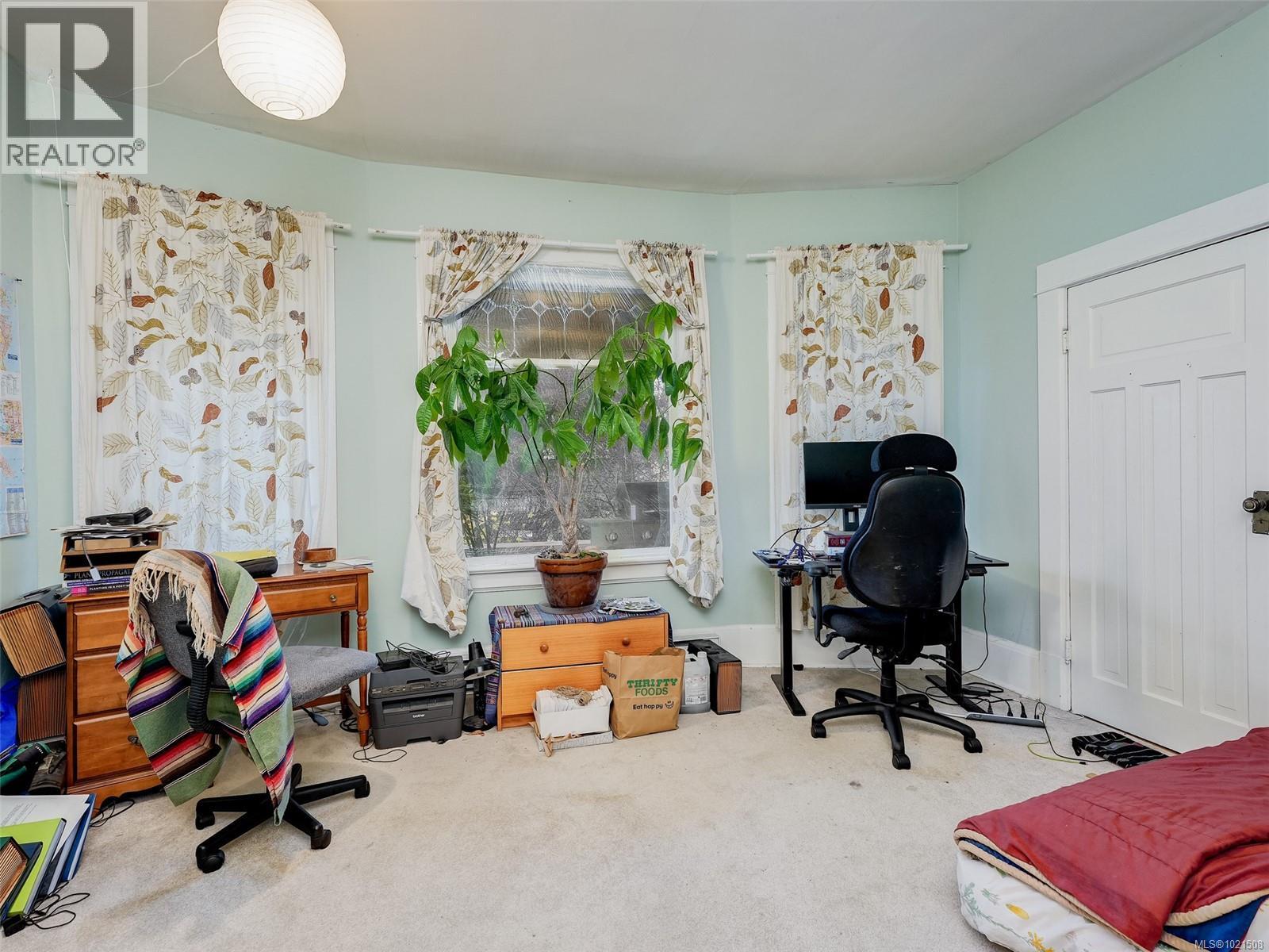 1015 Empress Ave, Victoria