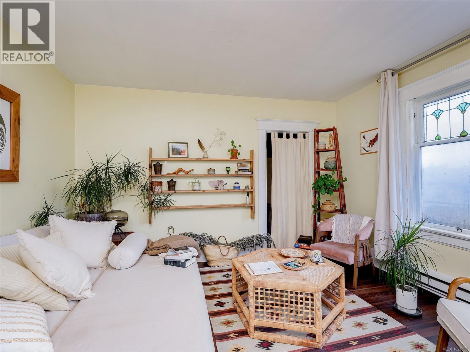 1015 Empress Ave, Victoria