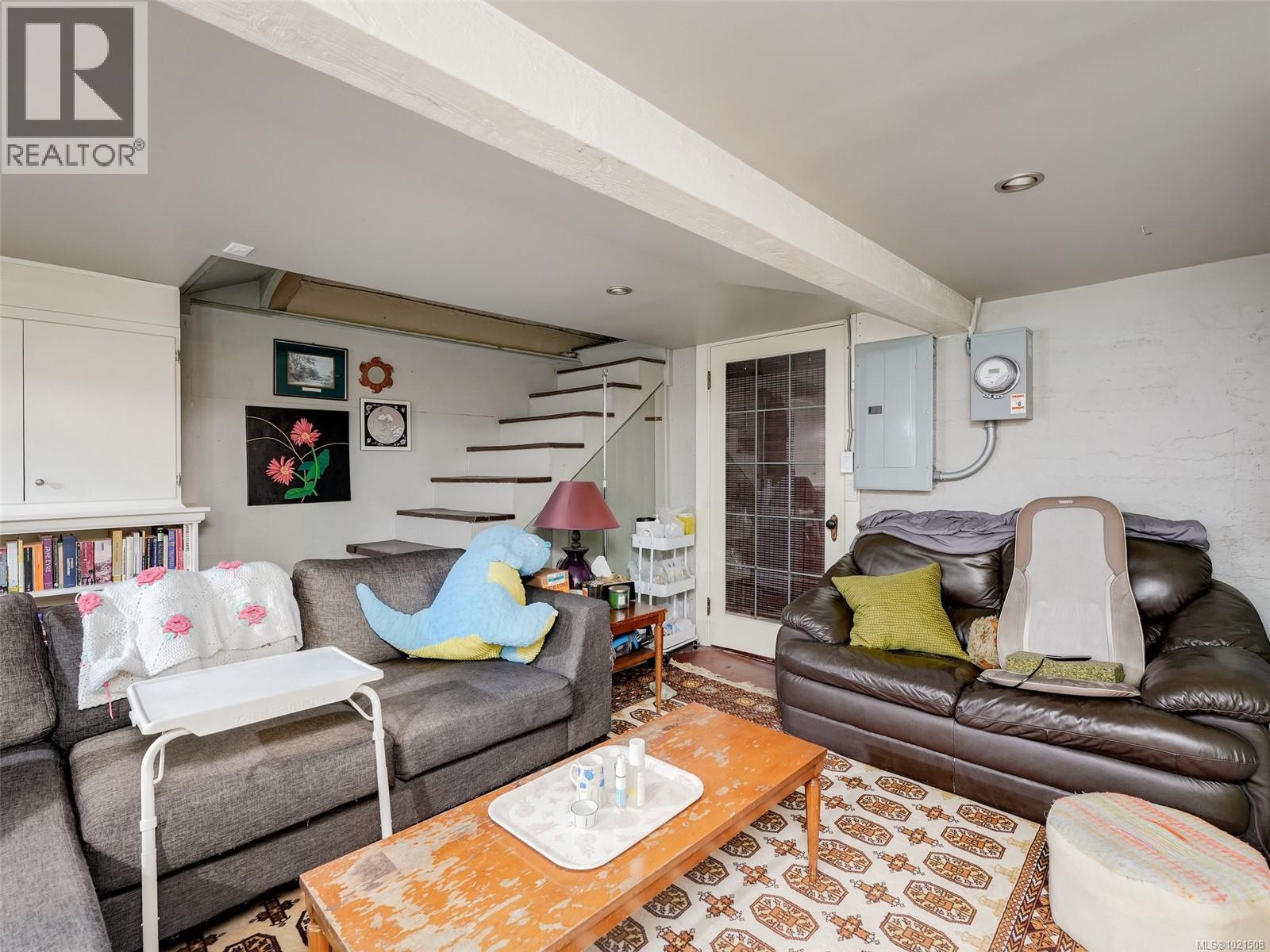 1015 Empress Ave, Victoria